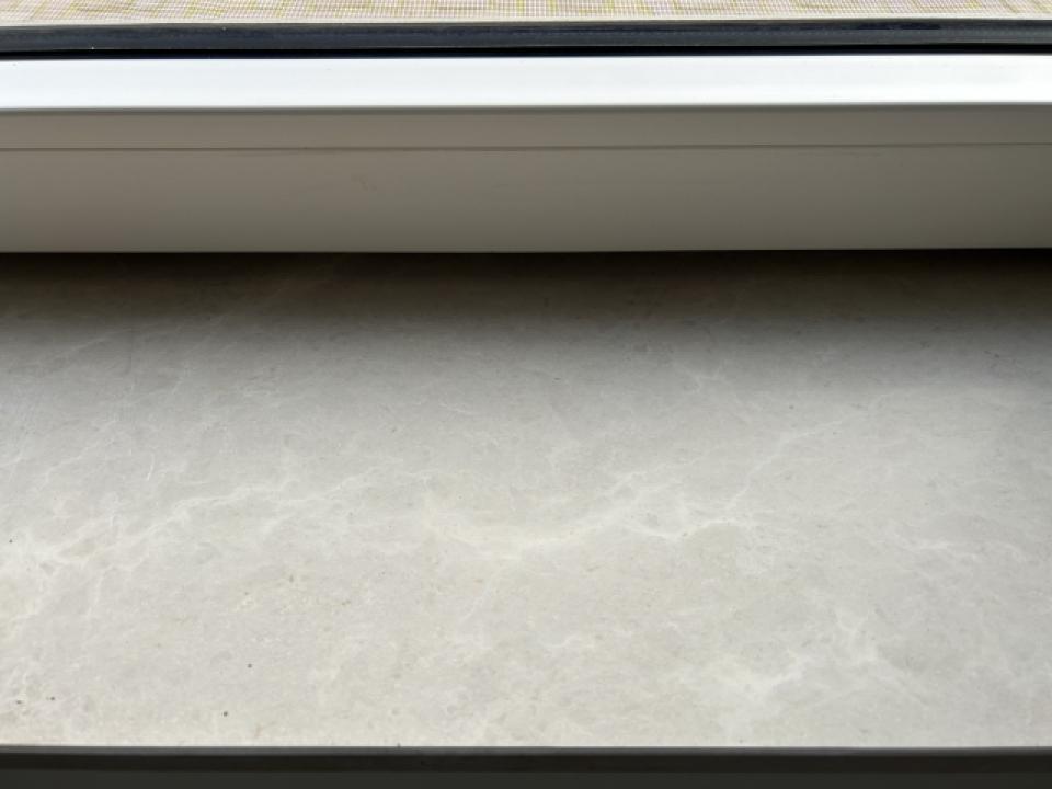 Ocean beige gezoet vensterbank